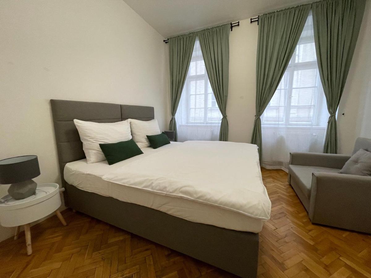 White Swan Boutique Apartments Prag Exterior foto